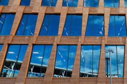 Les innovations technologiques dans la construction en bois : comment l'Europe mène le changement