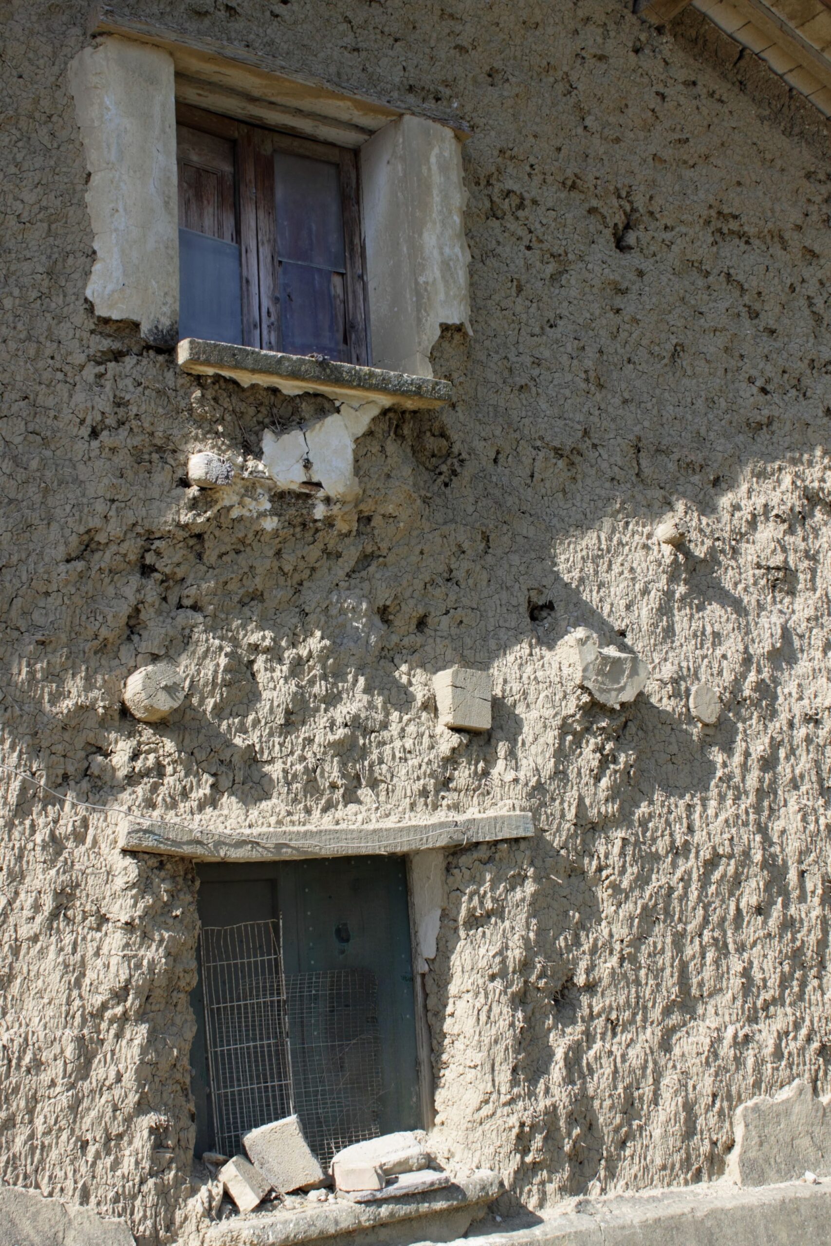 Terre crue : ce matériau ancestral qui révolutionne la construction durable du 21ᵉ siècle