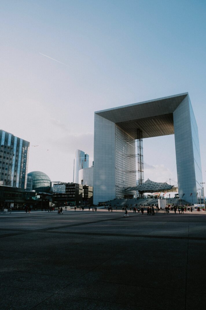 La métamorphose écologique de La Défense : comment un quartier d'affaires en béton est devenu un modèle de durabilité urbaine La métamorphose écologique de La Défense : comment un quartier d'affaires en béton est devenu un modèle de durabilité urbaine
