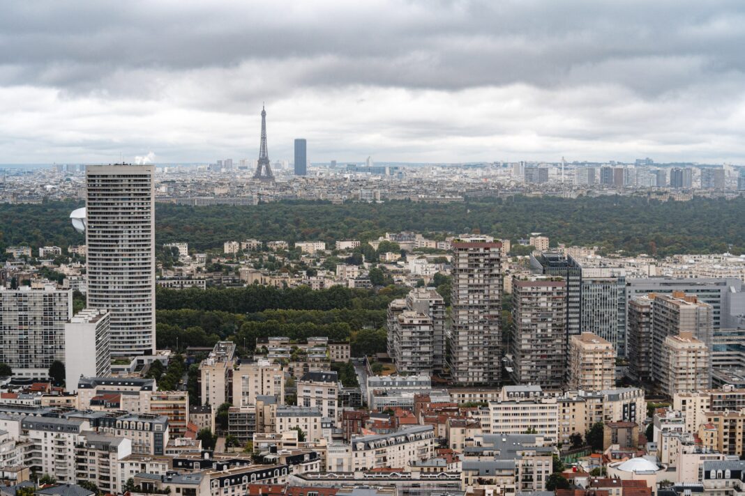 La métamorphose écologique de La Défense : comment un quartier d'affaires en béton est devenu un modèle de durabilité urbaine La métamorphose écologique de La Défense : comment un quartier d'affaires en béton est devenu un modèle de durabilité urbaine