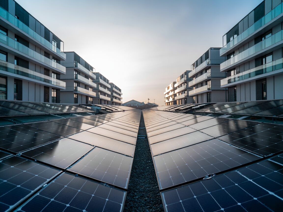 L’intégration du solaire photovoltaïque bifacial dans les projets immobiliers neufs